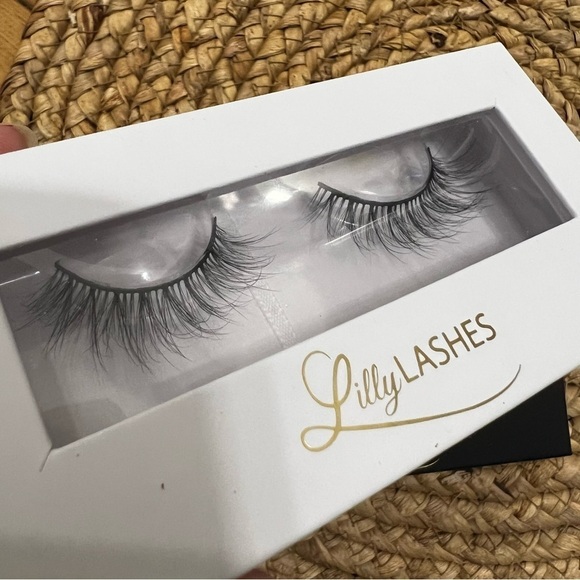 Lilly Lashes Faux Mink Lash Bundle - Picture 3 of 12
